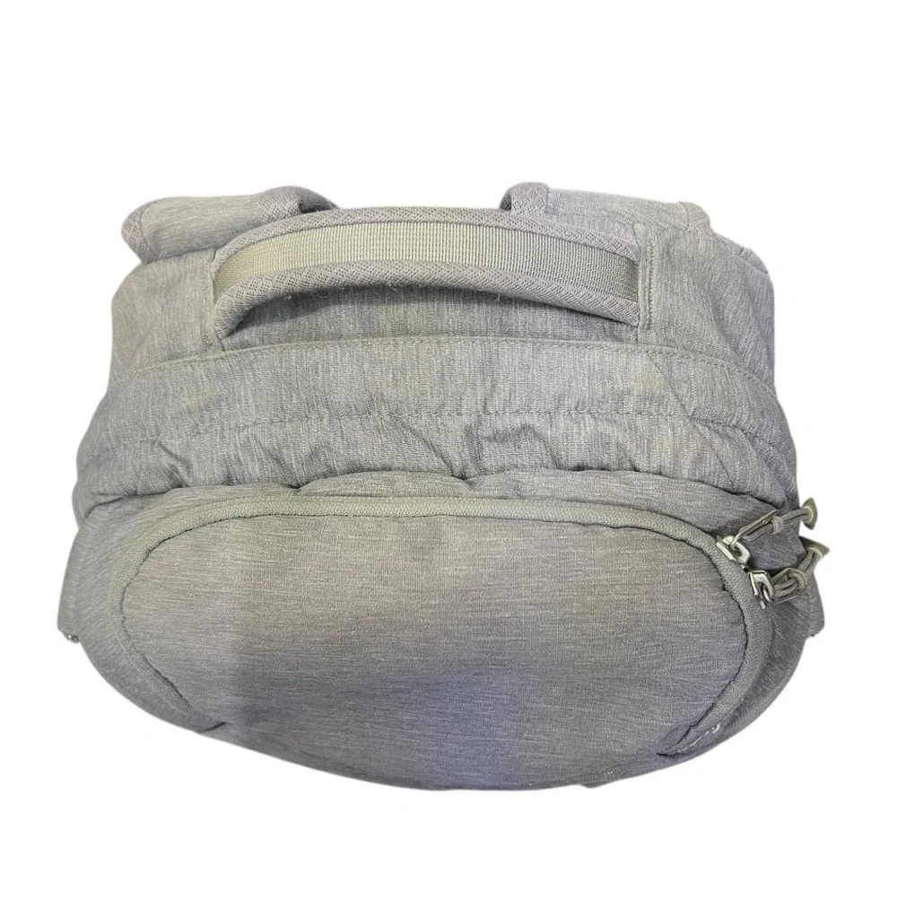 🎒 The North Face Gray “Mainntame” Backpack | Hiking Travel Daypack‎